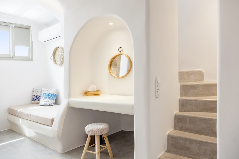 Cape 9 Suites & Villas — Hotel rooms in Akrotiri, South Aegean