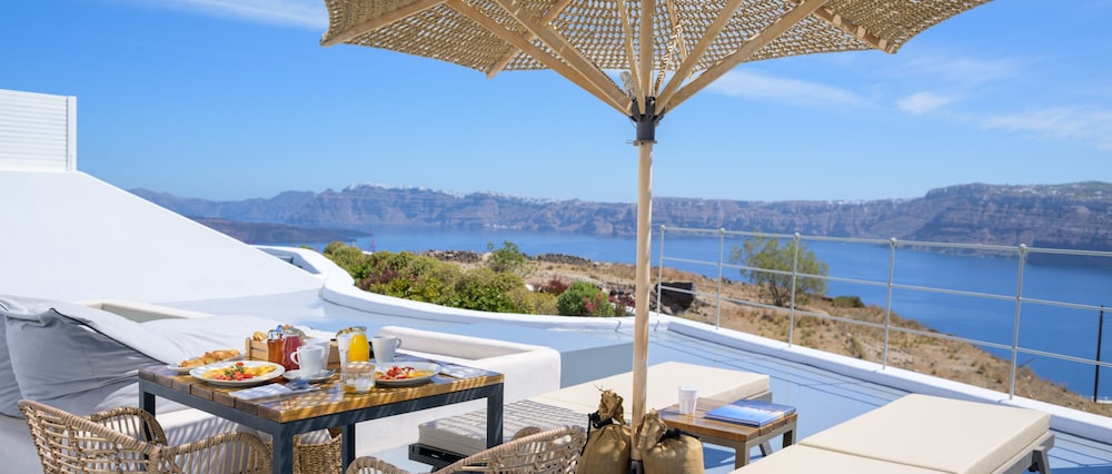 Cape 9 Suites & Villas — Restaurant & bars in Akrotiri, South Aegean