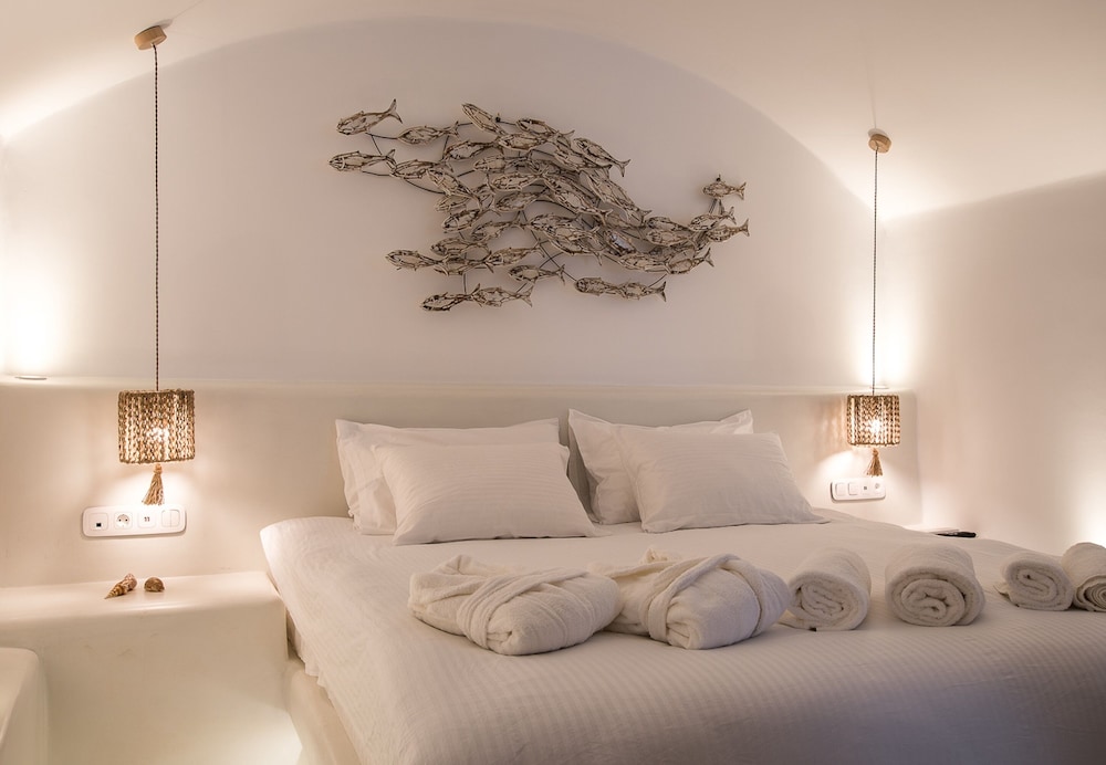 Cape 9 Suites & Villas — Hotel rooms in Akrotiri, South Aegean
