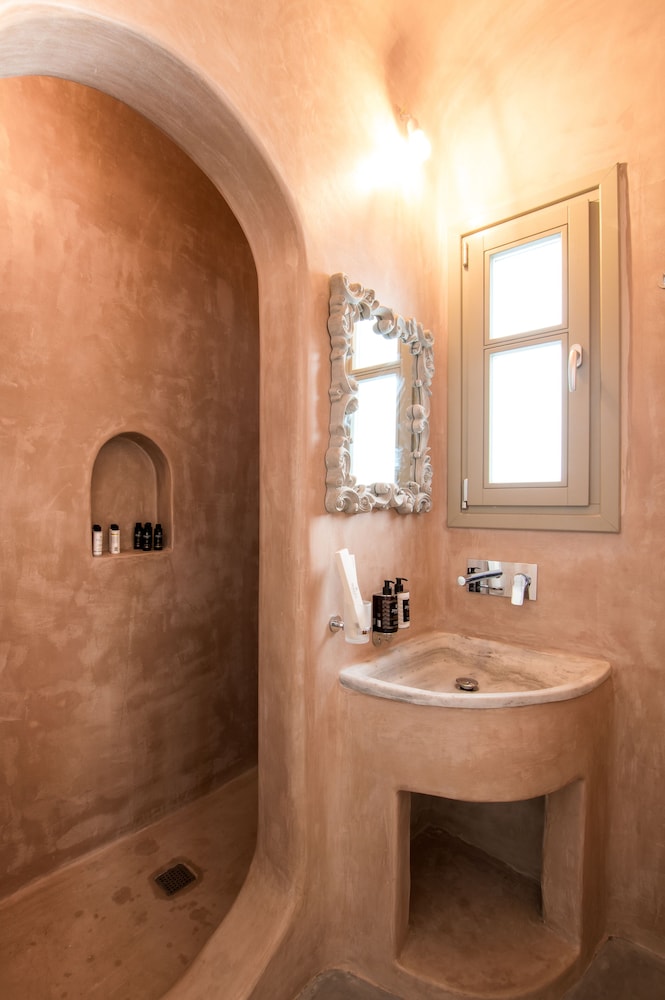 Cape 9 Suites & Villas — Hotel rooms in Akrotiri, South Aegean
