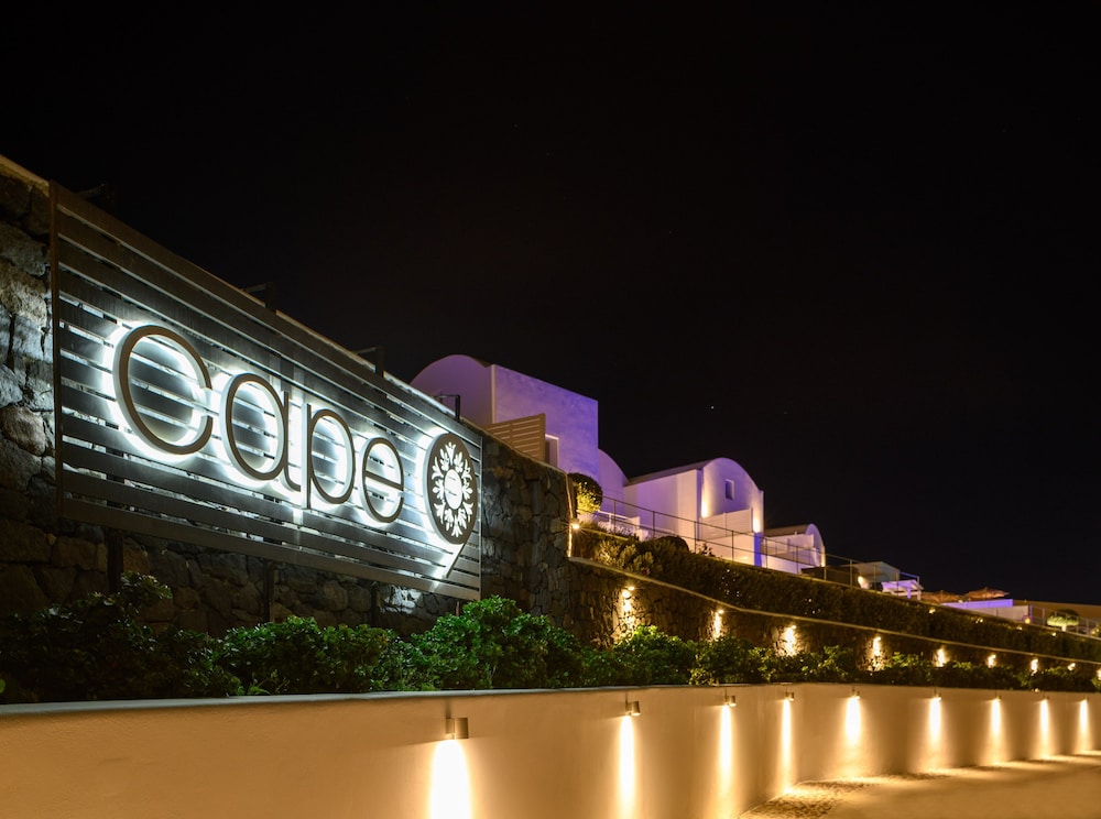 Cape 9 Suites & Villas — Hotel building in Akrotiri, South Aegean