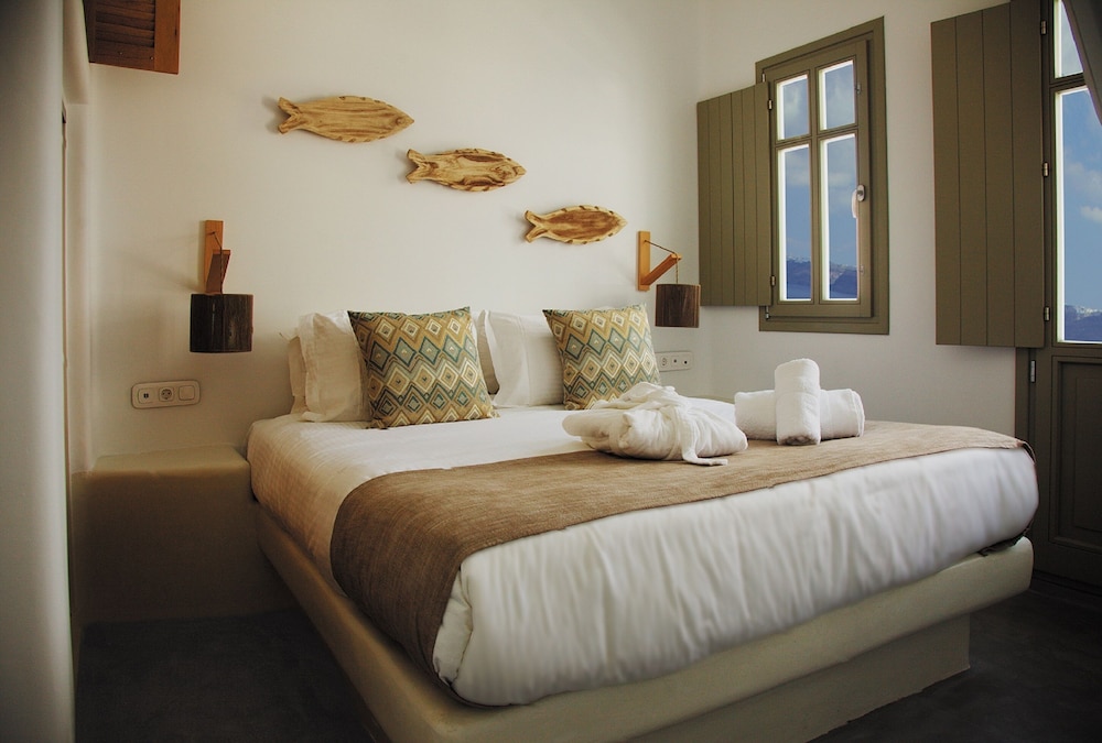 Cape 9 Suites & Villas — Hotel rooms in Akrotiri, South Aegean