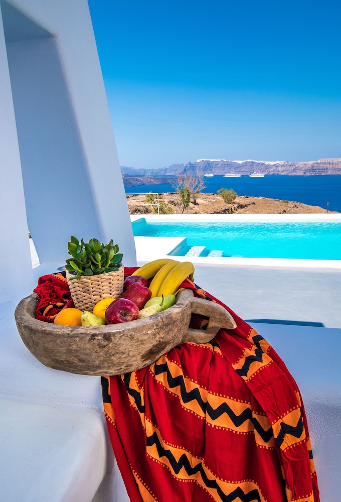 Cape 9 Suites & Villas — Hotel rooms in Akrotiri, South Aegean