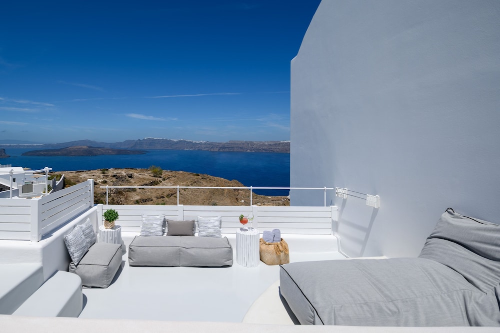 Cape 9 Suites & Villas — Hotel building in Akrotiri, South Aegean