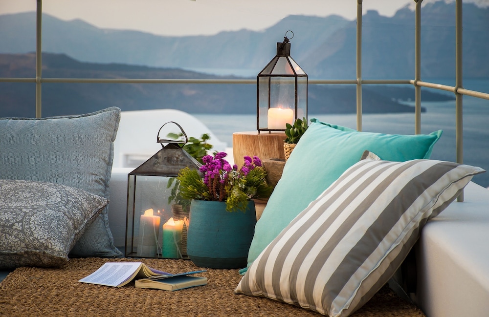 Cape 9 Suites & Villas — Hotel rooms in Akrotiri, South Aegean