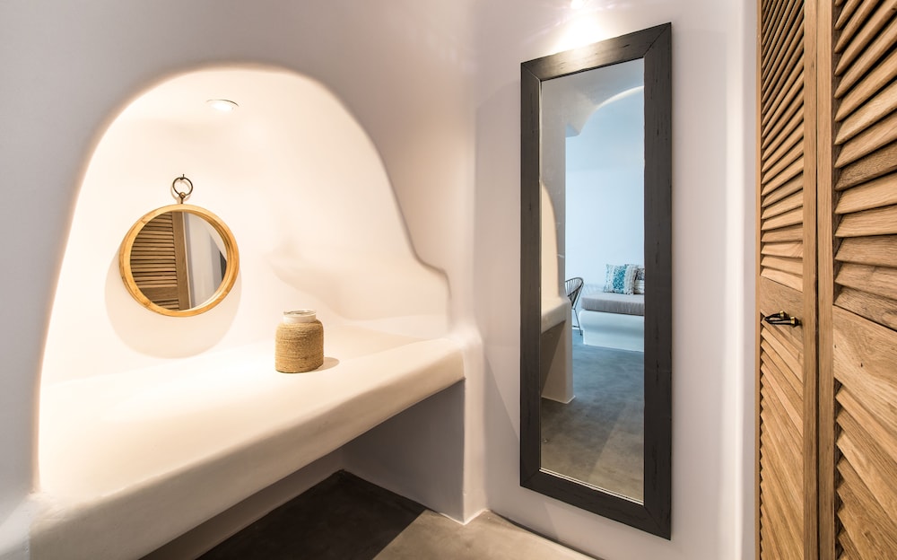 Cape 9 Suites & Villas — Hotel rooms in Akrotiri, South Aegean