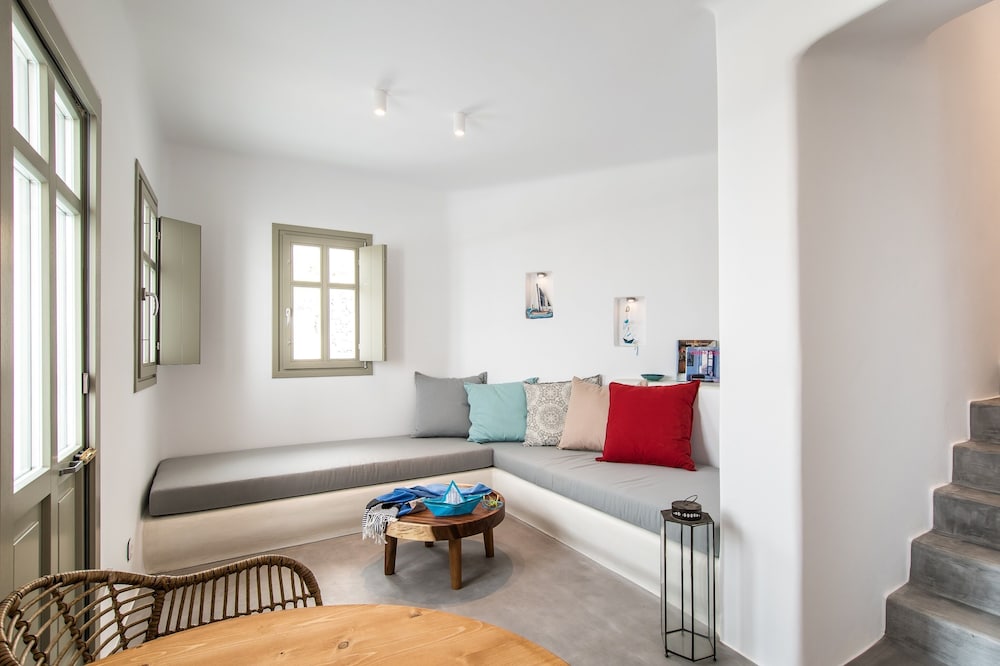 Cape 9 Suites & Villas — Hotel rooms in Akrotiri, South Aegean