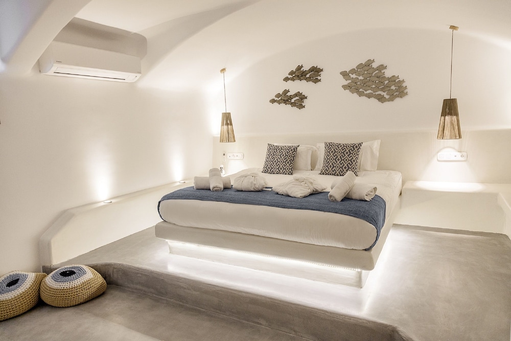 Cape 9 Suites & Villas — Hotel rooms in Akrotiri, South Aegean