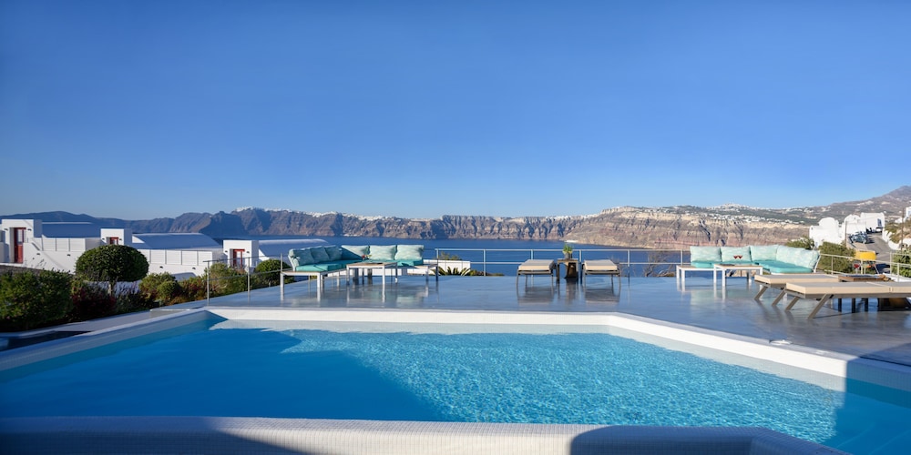 Cape 9 Suites & Villas — Swimming pool in Akrotiri, South Aegean