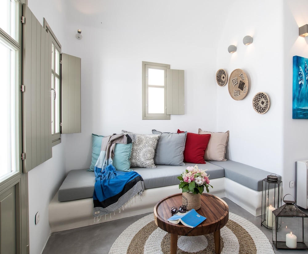 Cape 9 Suites & Villas — Hotel rooms in Akrotiri, South Aegean
