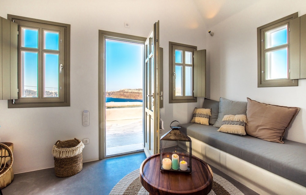 Cape 9 Suites & Villas — Hotel rooms in Akrotiri, South Aegean
