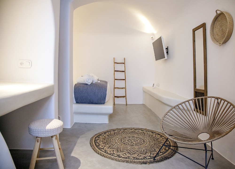 Cape 9 Suites & Villas — Hotel rooms in Akrotiri, South Aegean