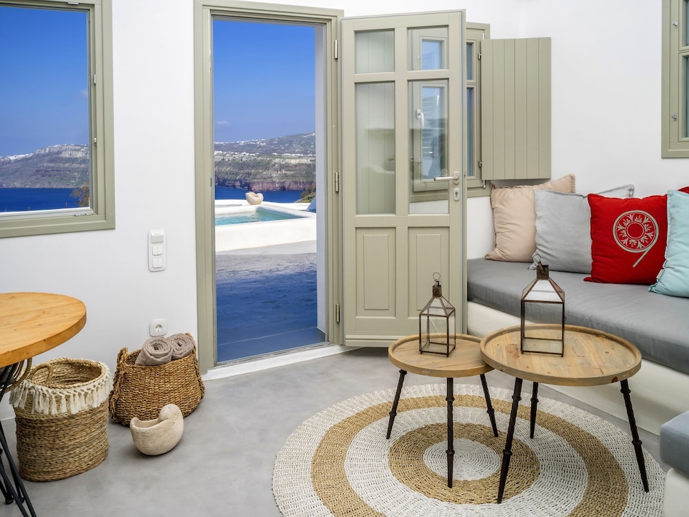 Cape 9 Suites & Villas — Hotel rooms in Akrotiri, South Aegean