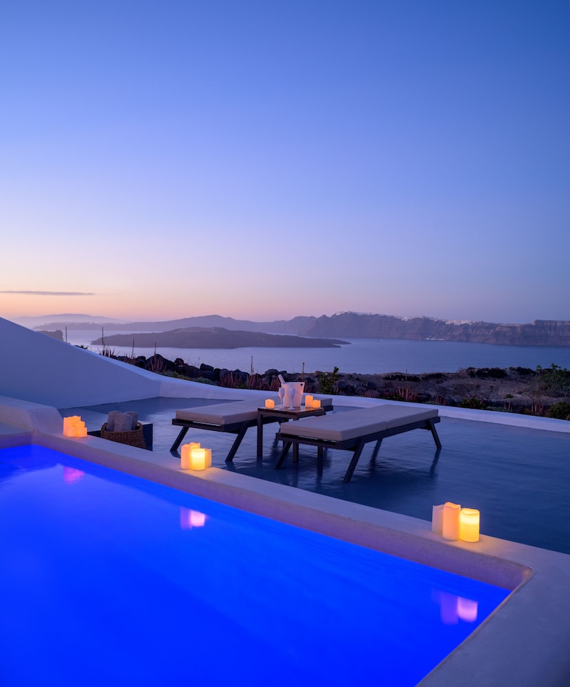 Cape 9 Suites & Villas — Swimming pool in Akrotiri, South Aegean