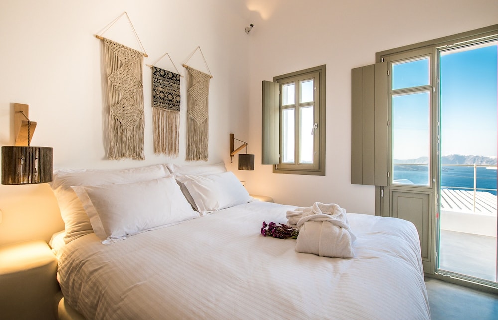 Cape 9 Suites & Villas — Hotel rooms in Akrotiri, South Aegean