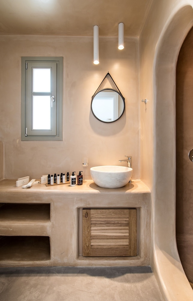 Cape 9 Suites & Villas — Hotel rooms in Akrotiri, South Aegean