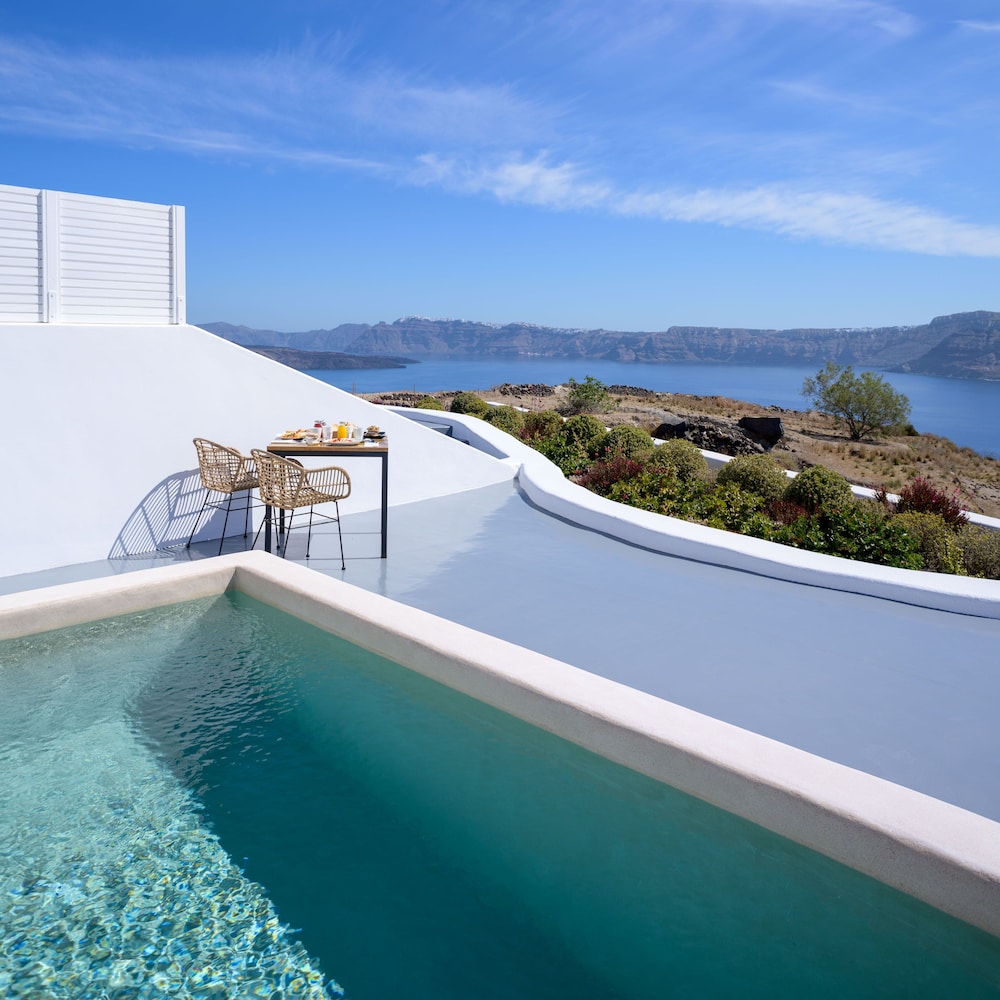 Cape 9 Suites & Villas — Swimming pool in Akrotiri, South Aegean