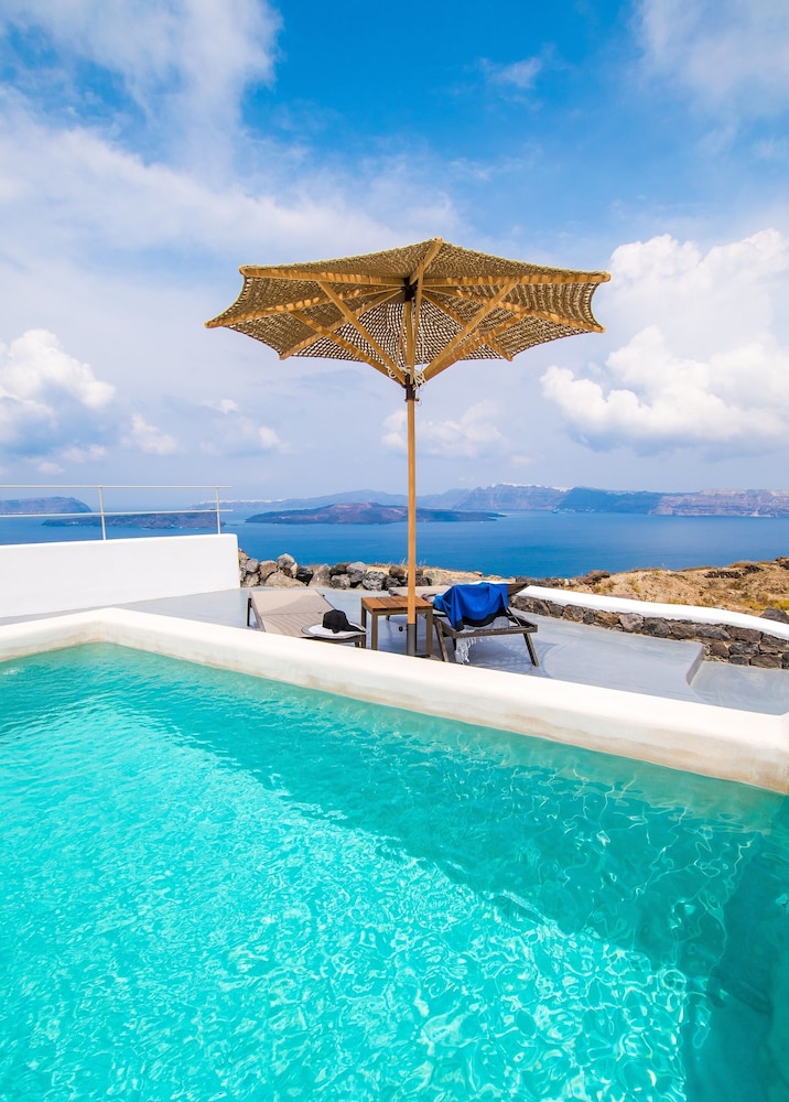 Cape 9 Suites & Villas — Swimming pool in Akrotiri, South Aegean