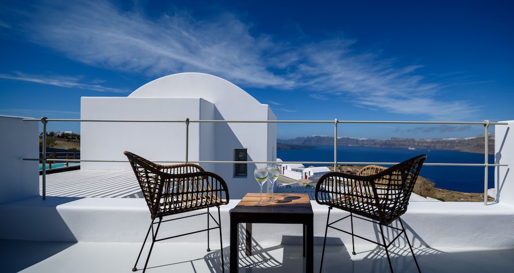 Cape 9 Suites & Villas — Hotel building in Akrotiri, South Aegean