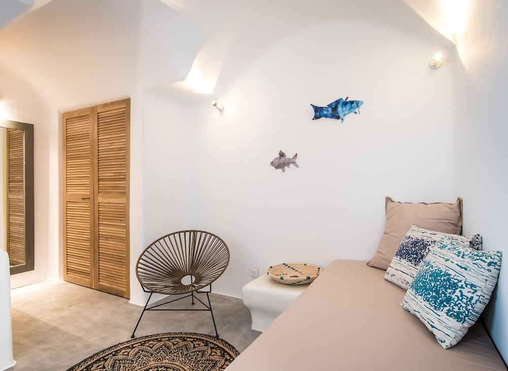 Cape 9 Suites & Villas — Hotel rooms in Akrotiri, South Aegean