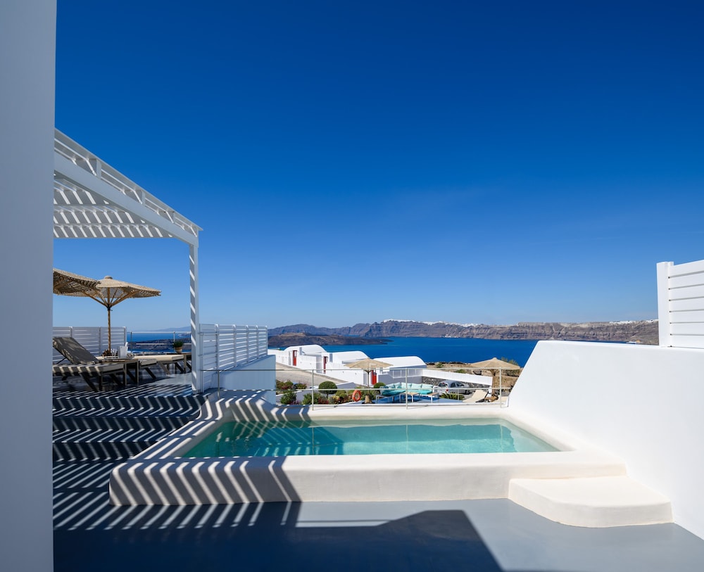 Cape 9 Suites & Villas — Swimming pool in Akrotiri, South Aegean