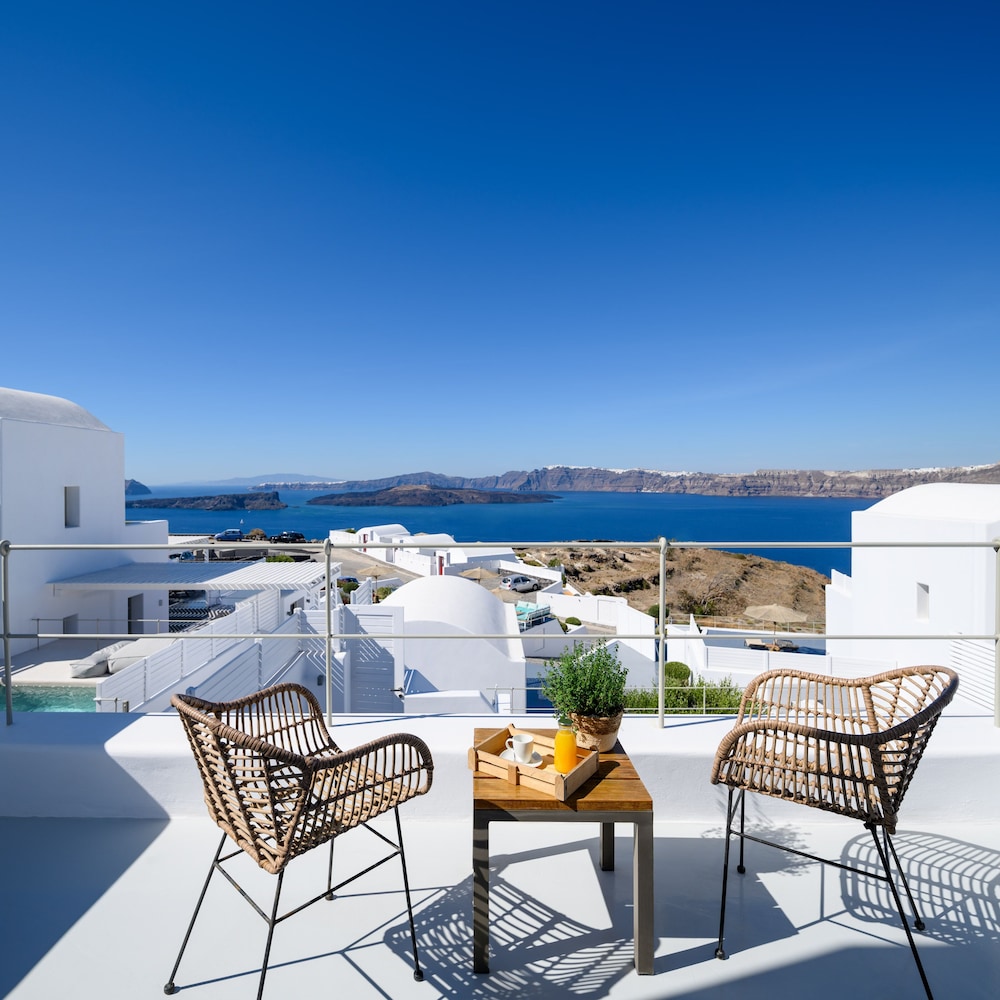 Cape 9 Suites & Villas — Hotel building in Akrotiri, South Aegean