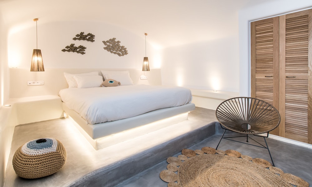 Cape 9 Suites & Villas — Hotel rooms in Akrotiri, South Aegean