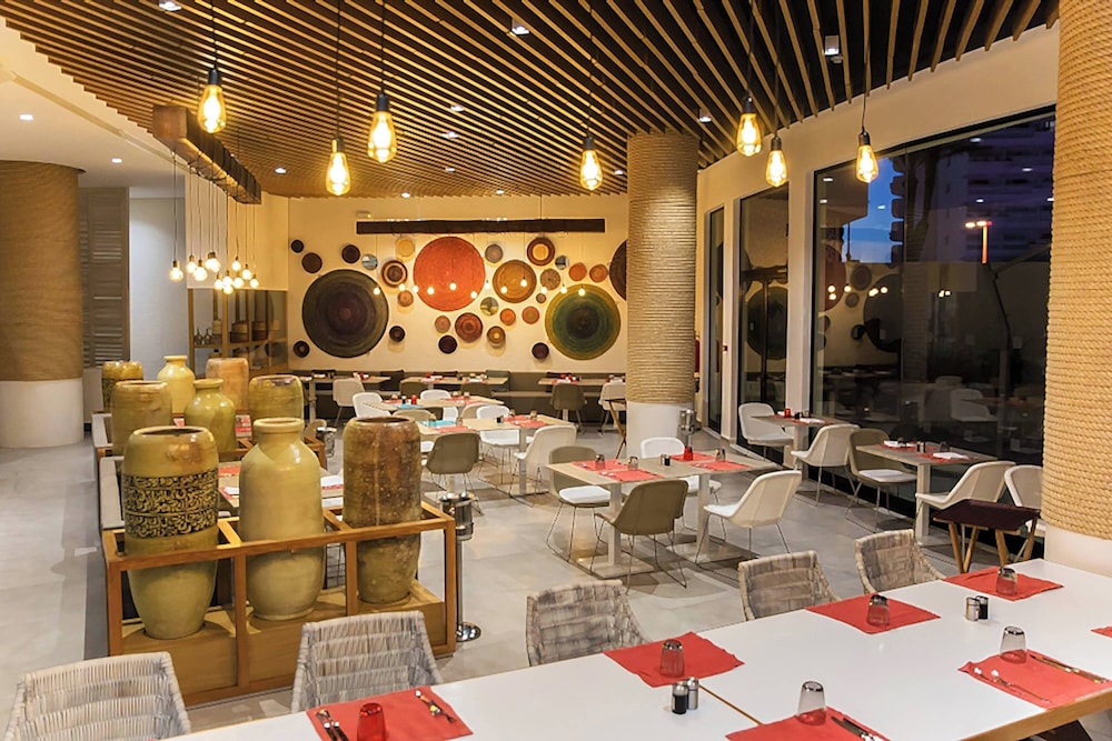 Sousse Pearl Marriott Resort & Spa — Restaurant & bars in Sousse, Sousse