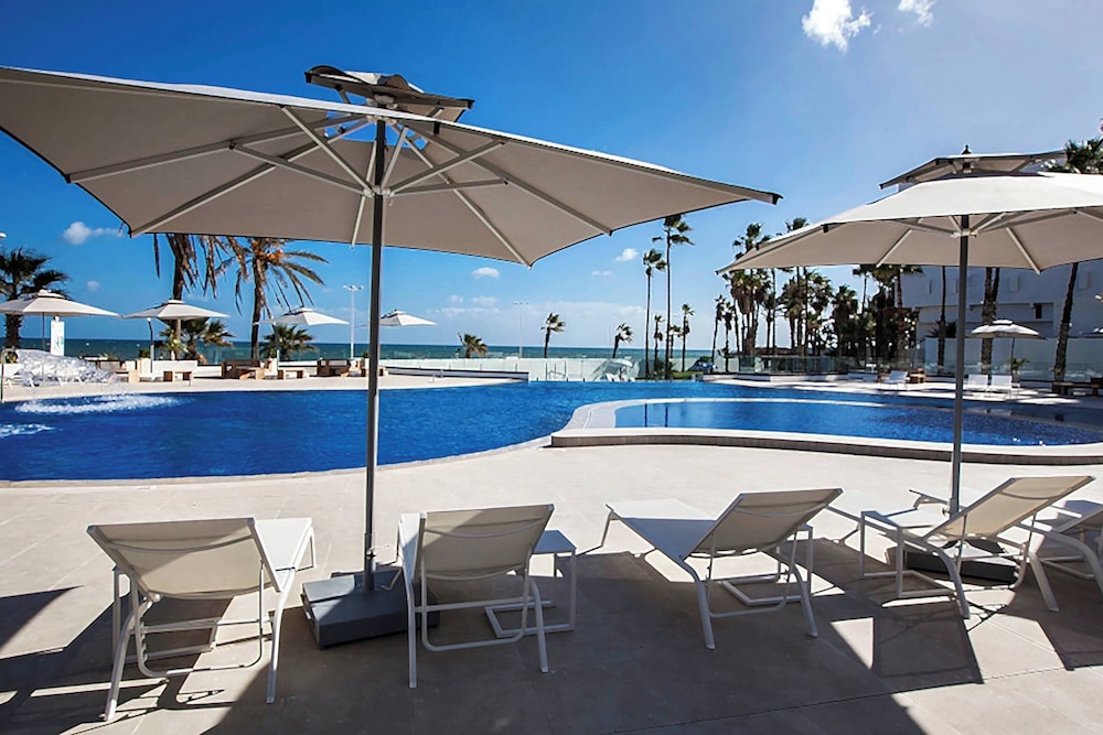 Sousse Pearl Marriott Resort & Spa — Swimming pool in Sousse, Sousse