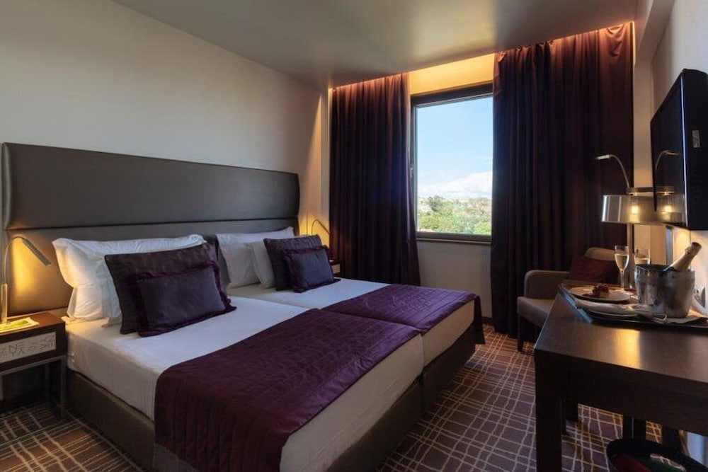 Neya Lisboa Hotel — Hotel rooms in Lisbon, Lisboa