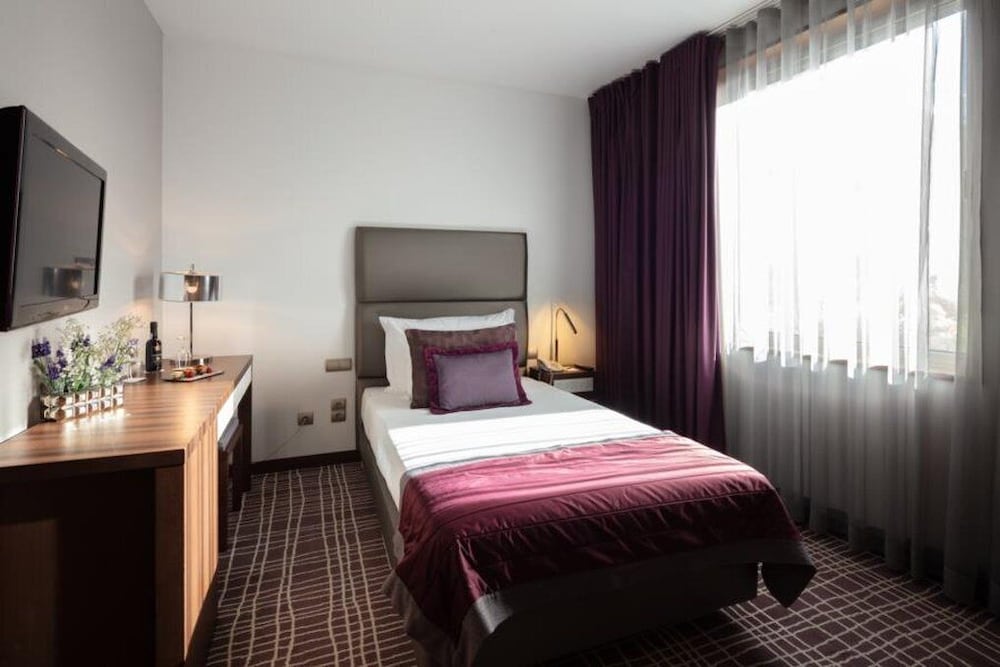 Neya Lisboa Hotel — Hotel rooms in Lisbon, Lisboa