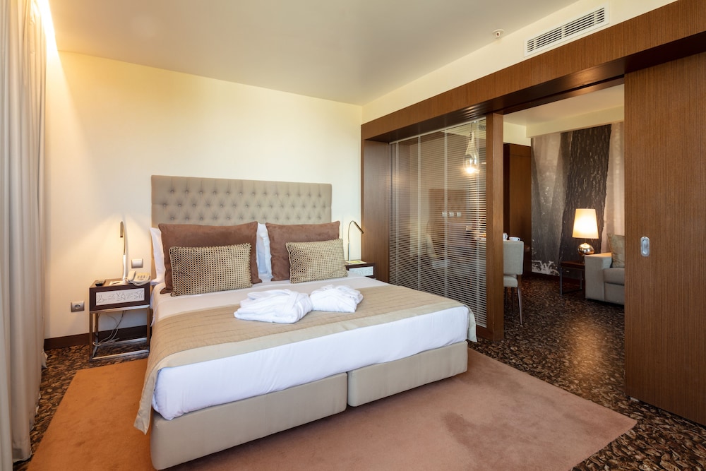 Neya Lisboa Hotel — Hotel rooms in Lisbon, Lisboa