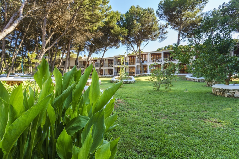 Aparthotel Sol Parc — Hotel building in Son Parc, Balearic Islands