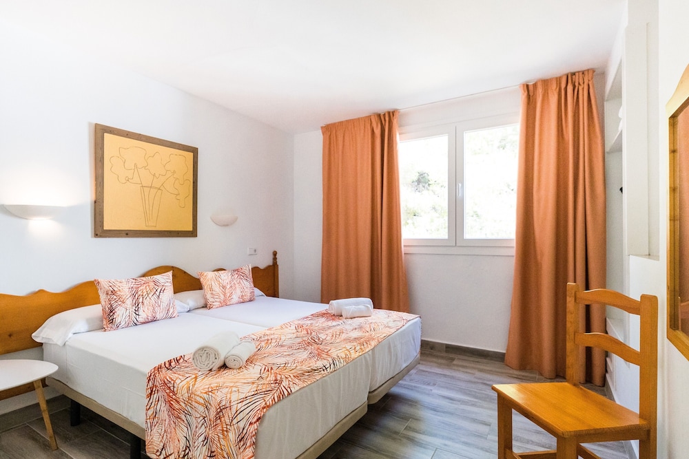 Aparthotel Sol Parc — Hotel rooms in Son Parc, Balearic Islands