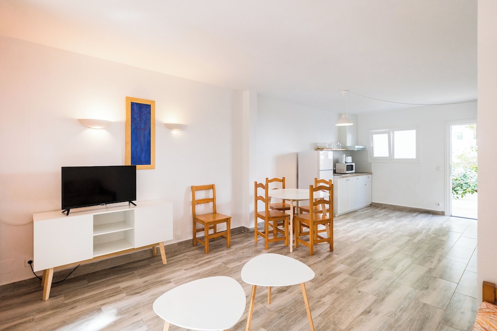 Aparthotel Sol Parc — Hotel rooms in Son Parc, Balearic Islands
