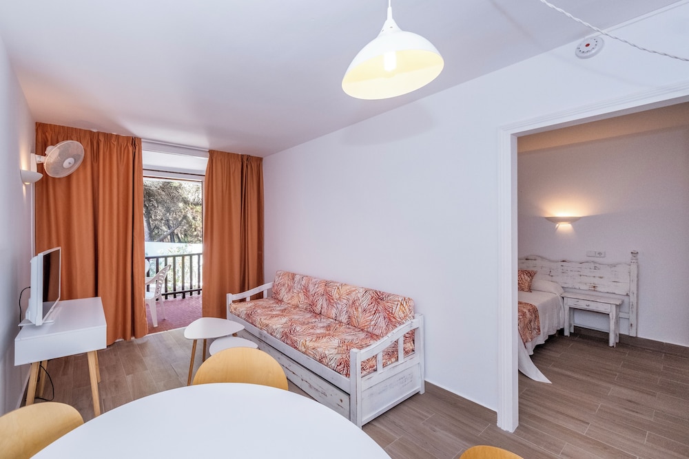 Aparthotel Sol Parc — Hotel rooms in Son Parc, Balearic Islands