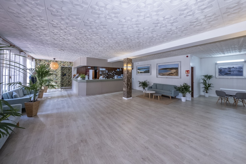 Aparthotel Sol Parc — Hotel building in Son Parc, Balearic Islands