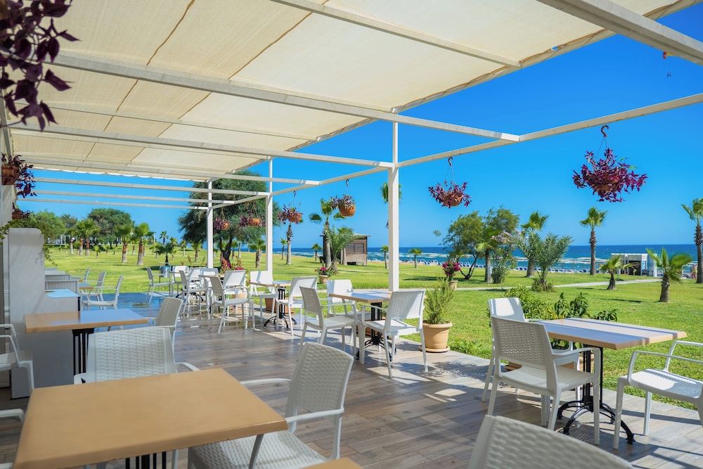 Süral Garden — Restaurant & bars in Side