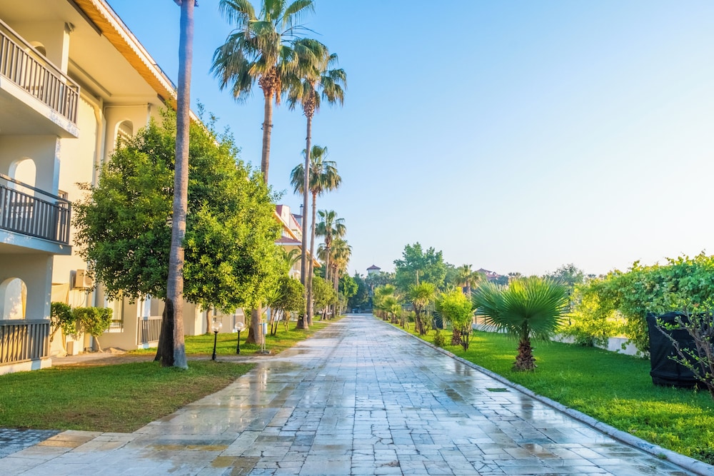Süral Garden — Hotel building in Side