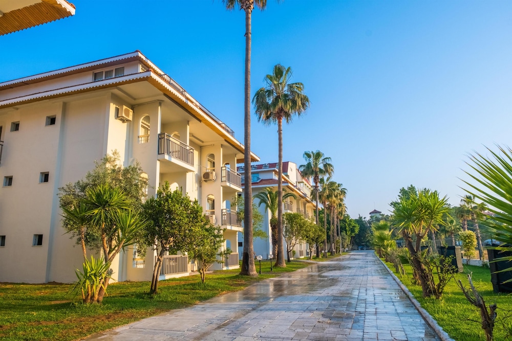 Süral Garden — Hotel building in Side