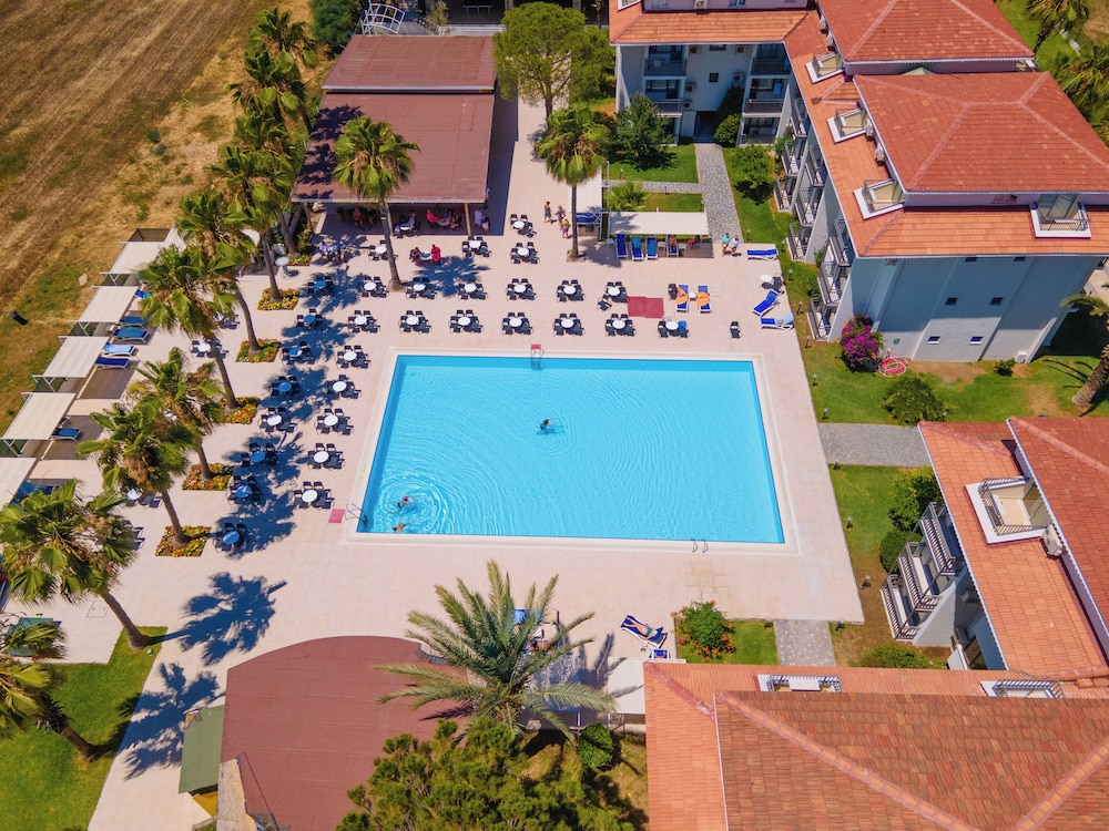 Süral Garden — Swimming pool in Side