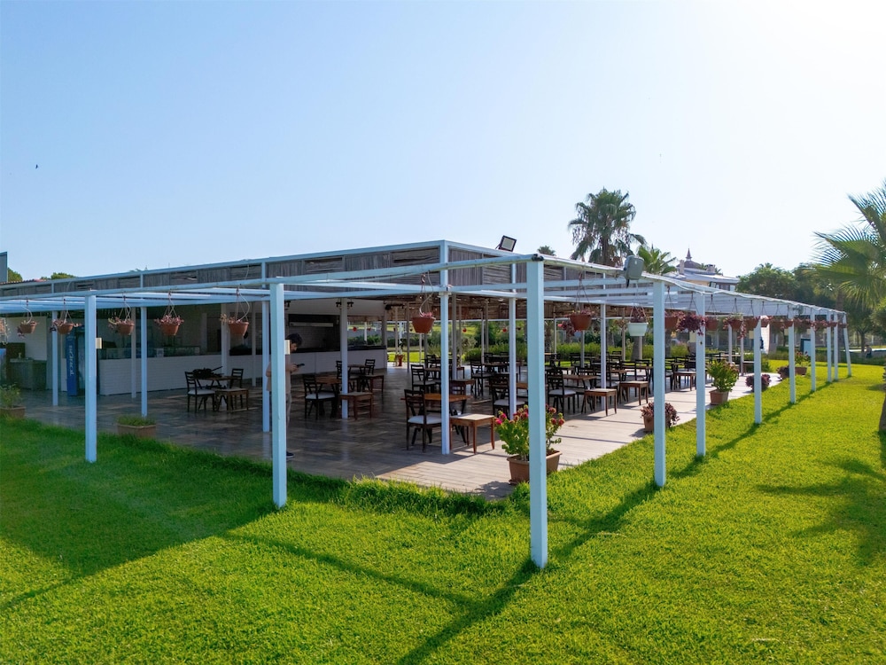 Süral Garden — Restaurant & bars in Side