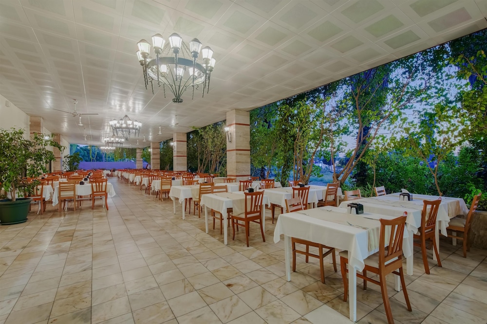 Süral Garden — Restaurant & bars in Side