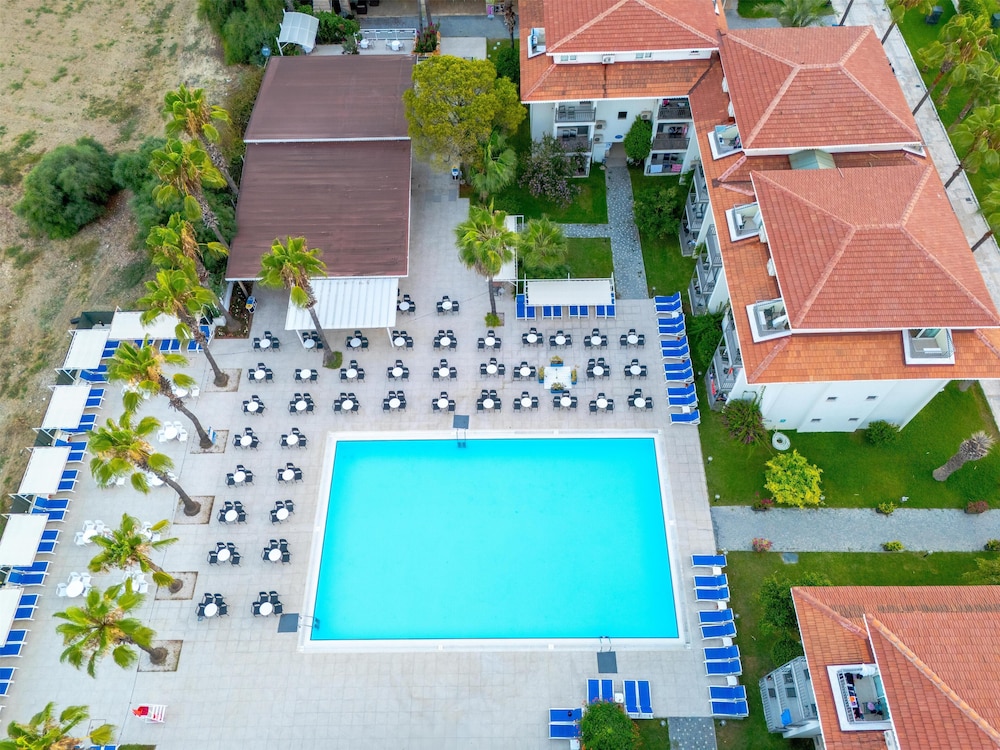 Süral Garden — Swimming pool in Side