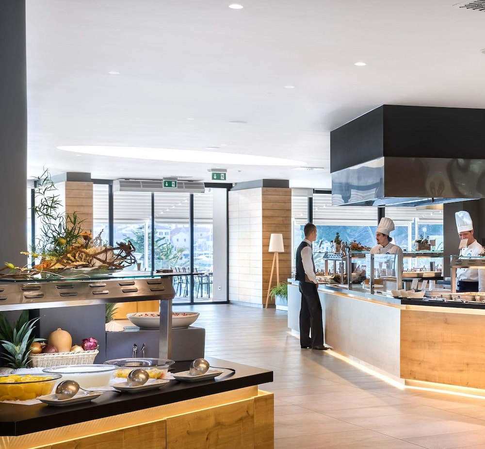 Valamar Padova Hotel — Restaurant & bars in Rab, Primorje-Gorski Kotar