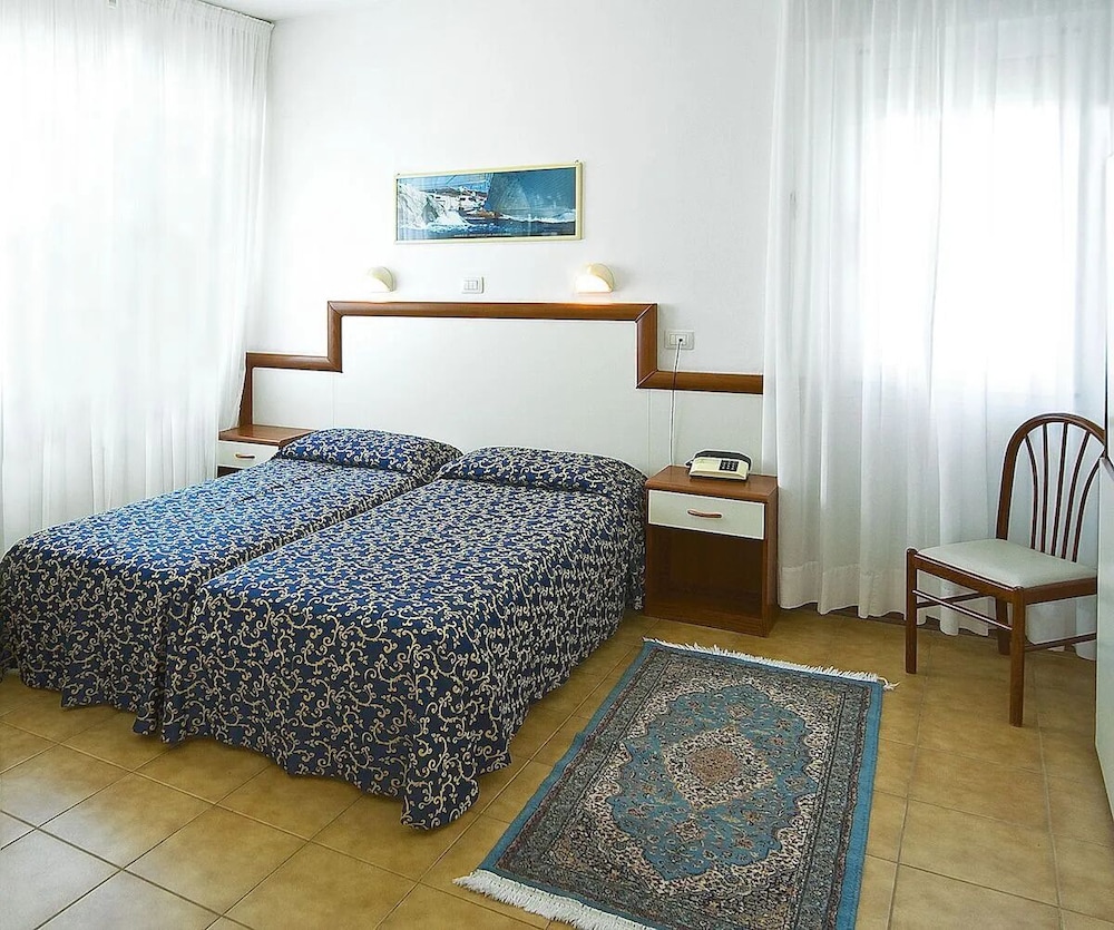 Hotel Bolivar — Hotel rooms in Jesolo, Veneto