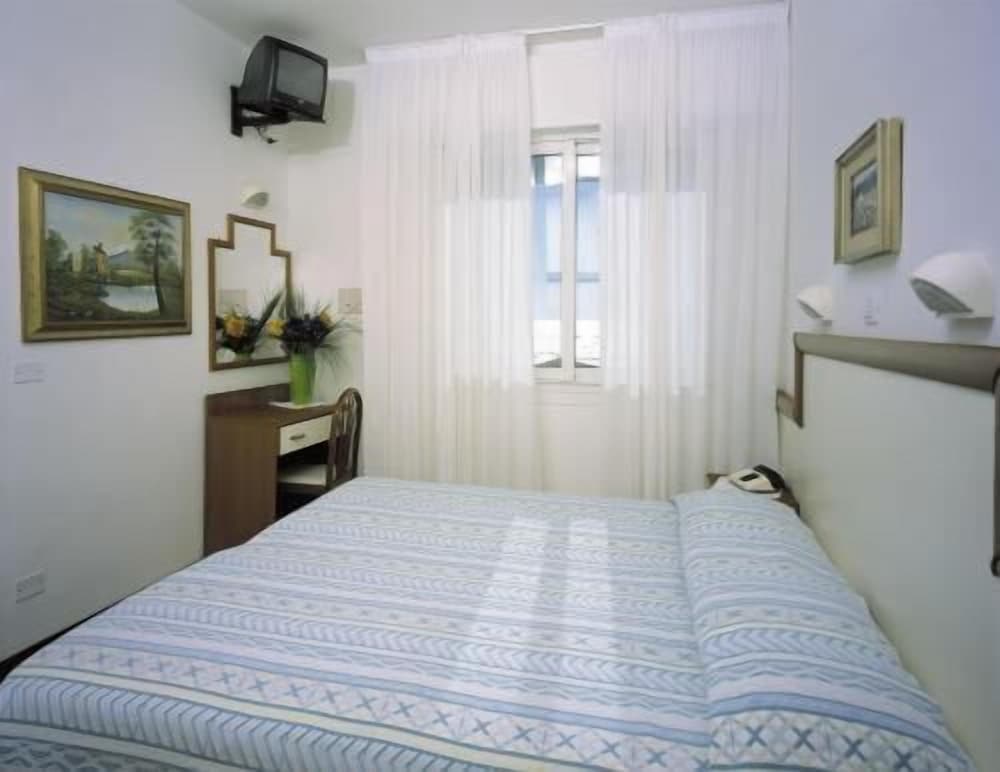 Hotel Bolivar — Hotel rooms in Jesolo, Veneto
