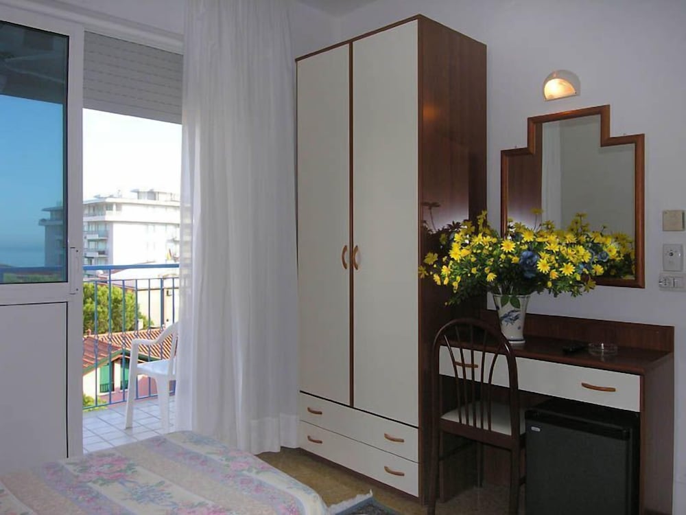 Hotel Bolivar — Hotel rooms in Jesolo, Veneto