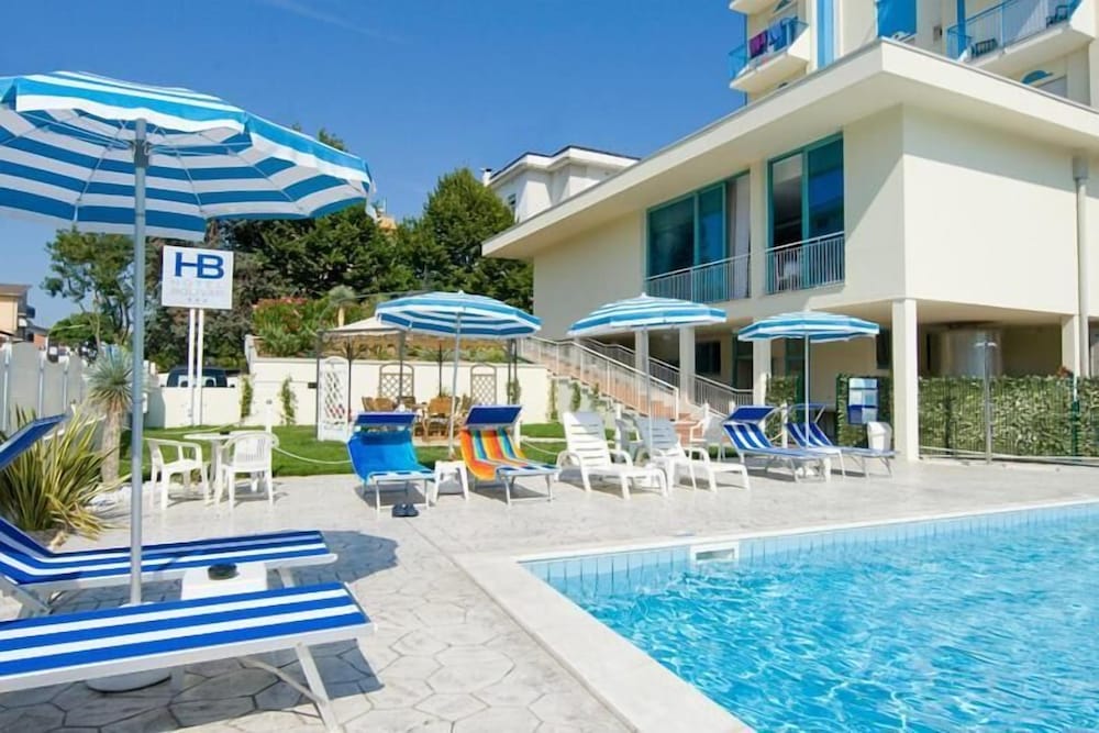 Hotel Bolivar — Swimming pool in Jesolo, Veneto