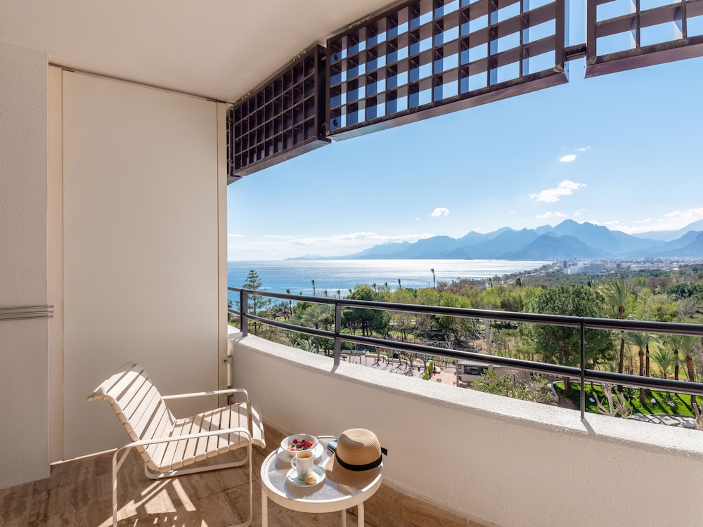 Rixos Downtown Antalya All Inclusive - The Land of Legends Access — Hotel rooms in Antalya